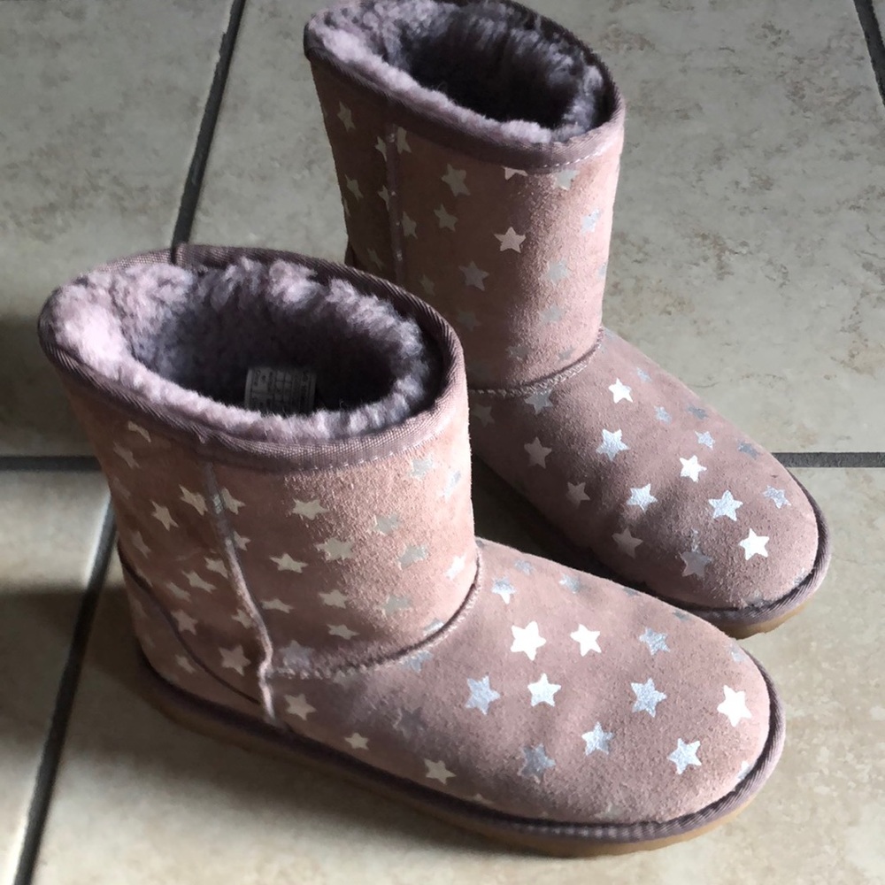 FOR SALE! New UGG boots never worn, comfy, warms & cute.